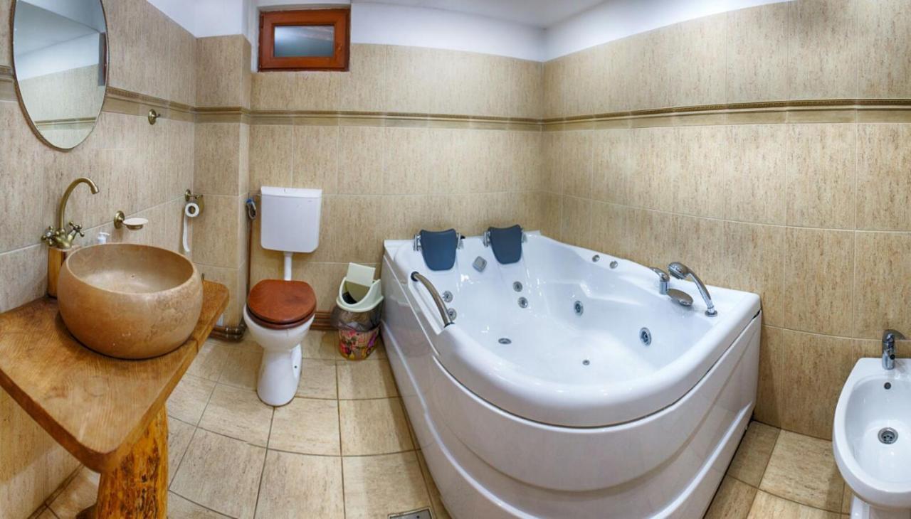 Casa Din Piatra Hotel Poiana  ภายนอก รูปภาพ